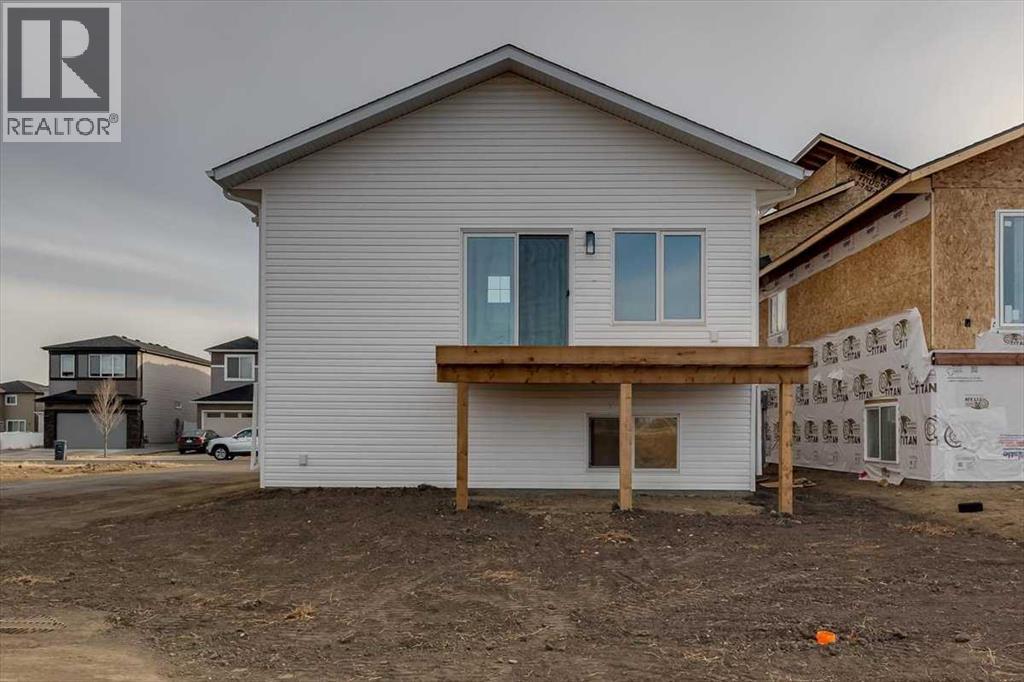 Single Family House Bi-level for Sale in  Emmett Crescent Evergreen Red Deer 