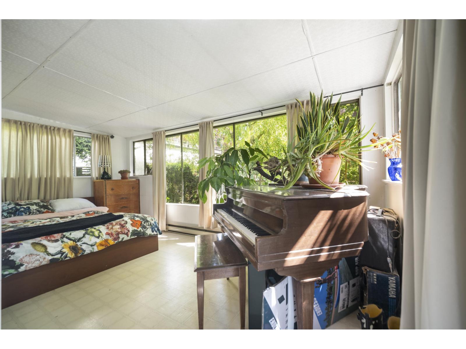 1056 STEVENS STREET, White Rock