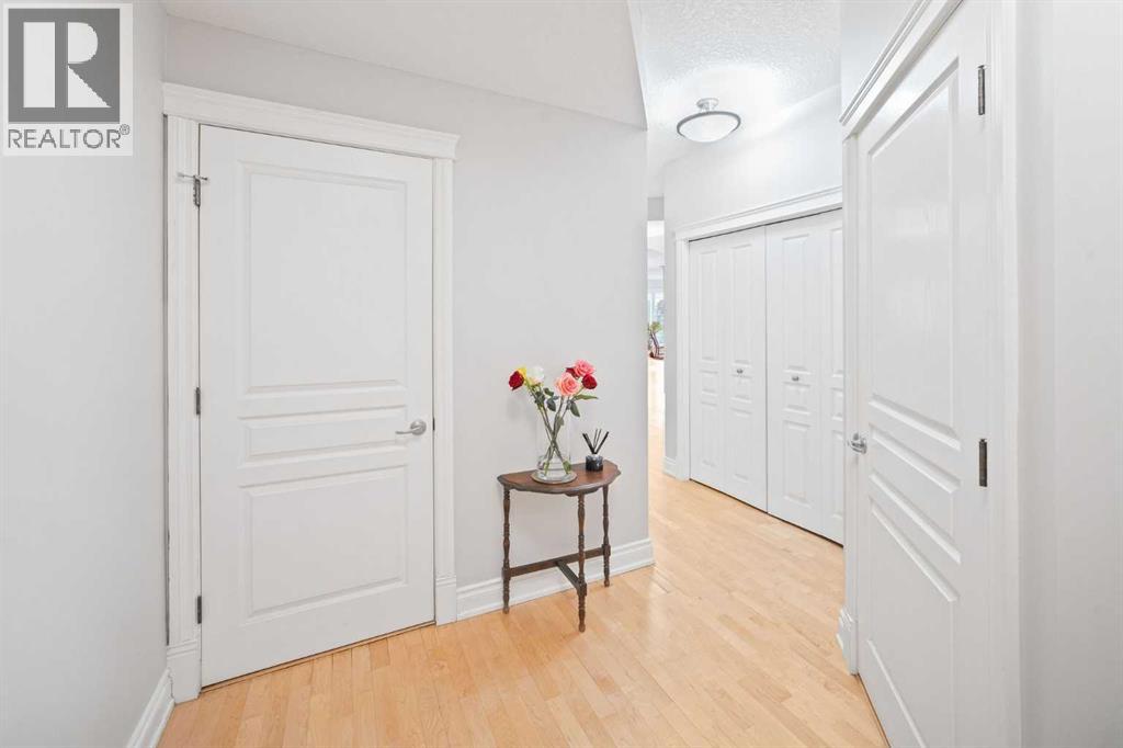 Single Family House for Sale in    Street NW Hillhurst Calgary 