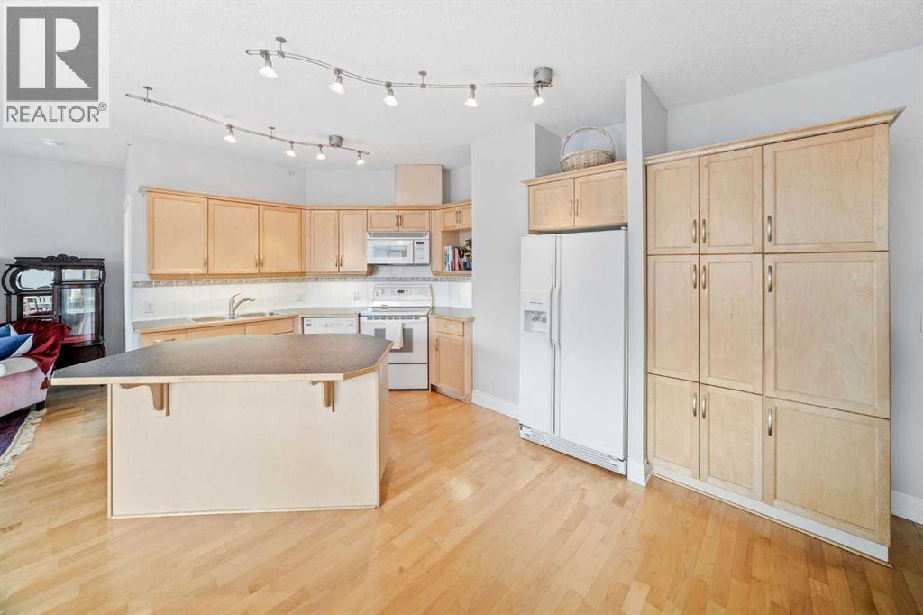 Single Family House for Sale in    Street NW Hillhurst Calgary 