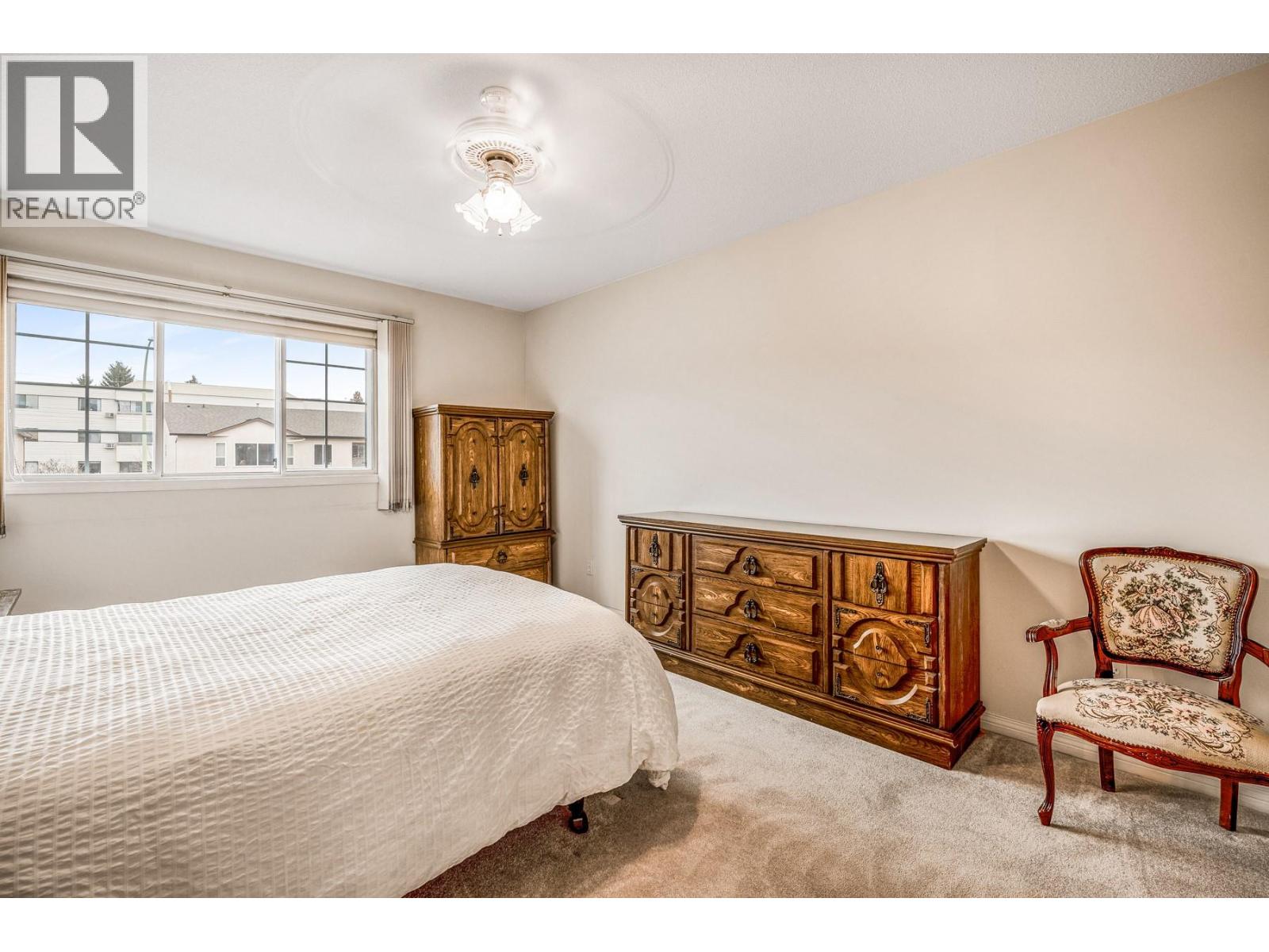 102 1055 Lawrence Avenue, Kelowna