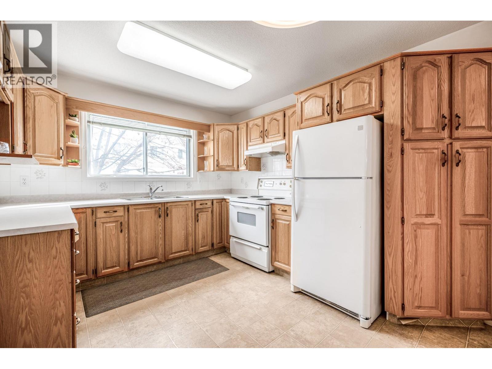 102 1055 Lawrence Avenue, Kelowna