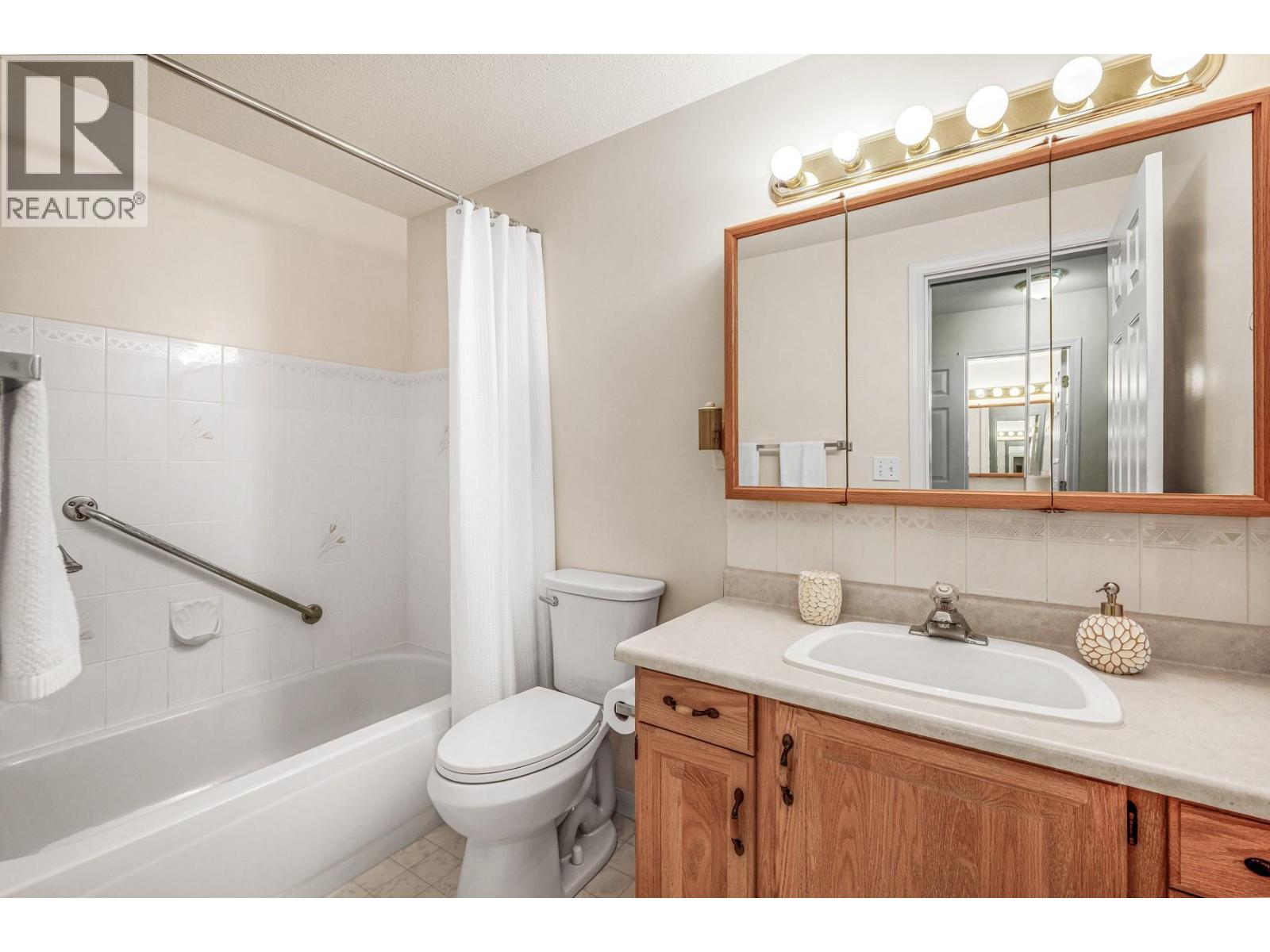 102 1055 Lawrence Avenue, Kelowna