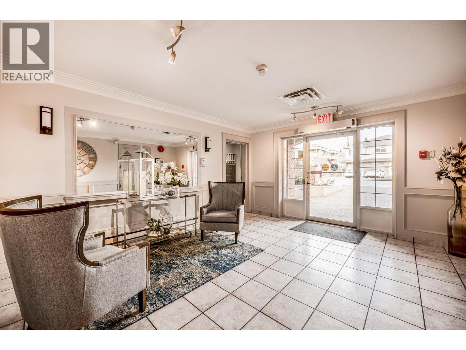 102 1055 Lawrence Avenue, Kelowna