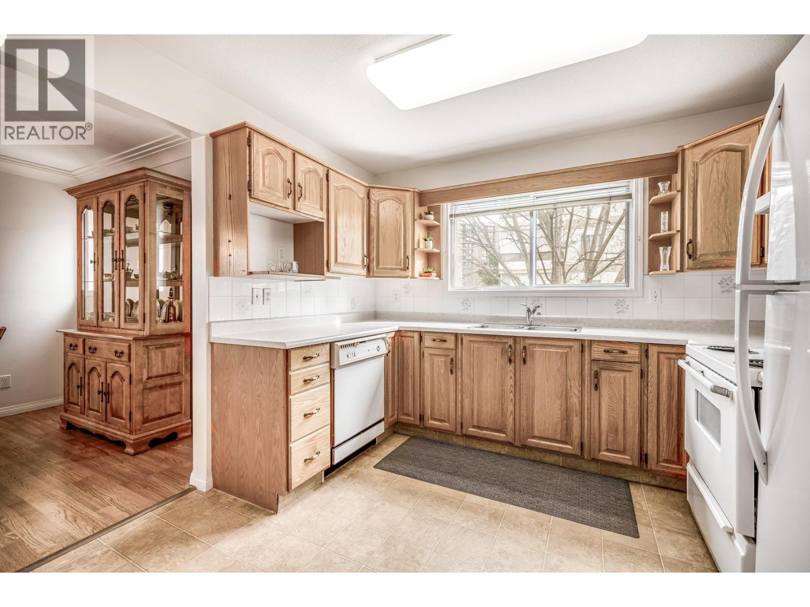 102 1055 Lawrence Avenue, Kelowna