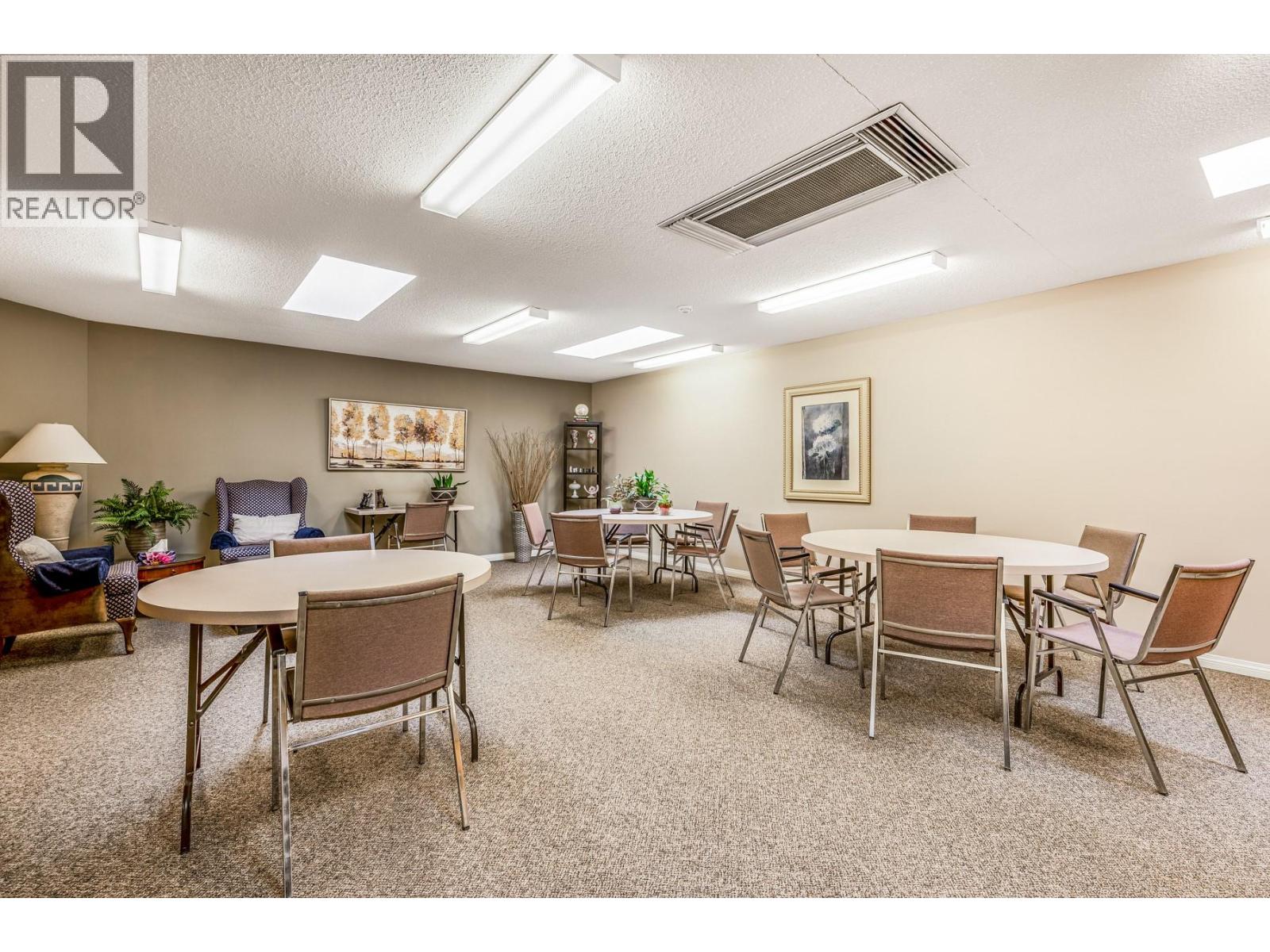 102 1055 Lawrence Avenue, Kelowna