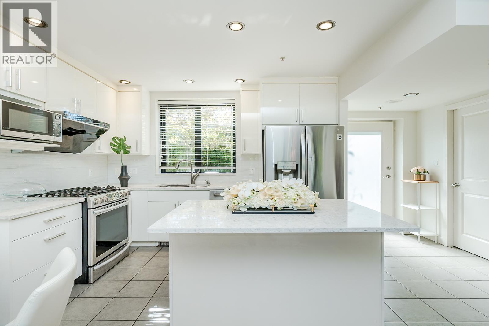 22 6233 KATSURA STREET, Richmond