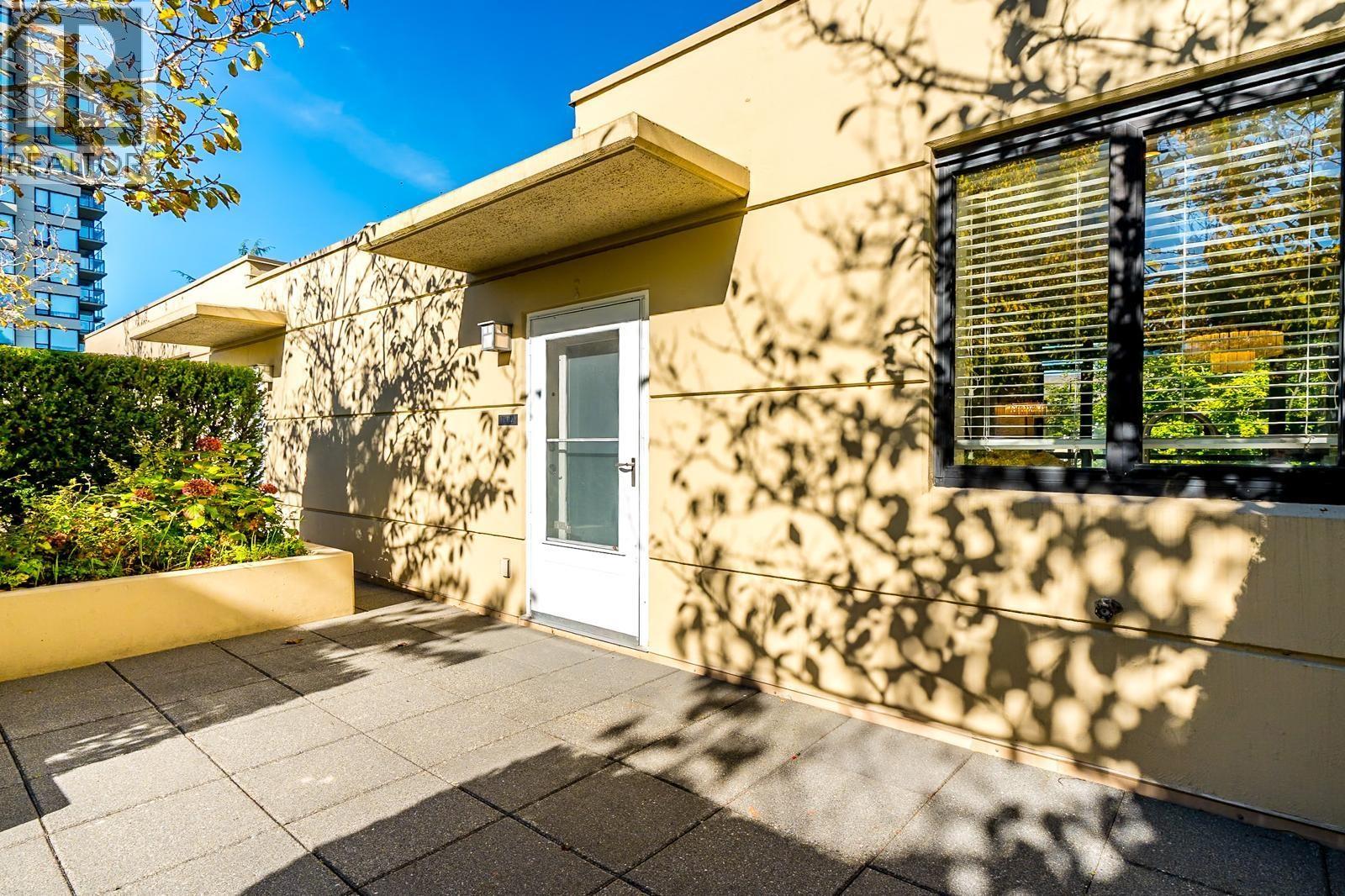 22 6233 KATSURA STREET, Richmond