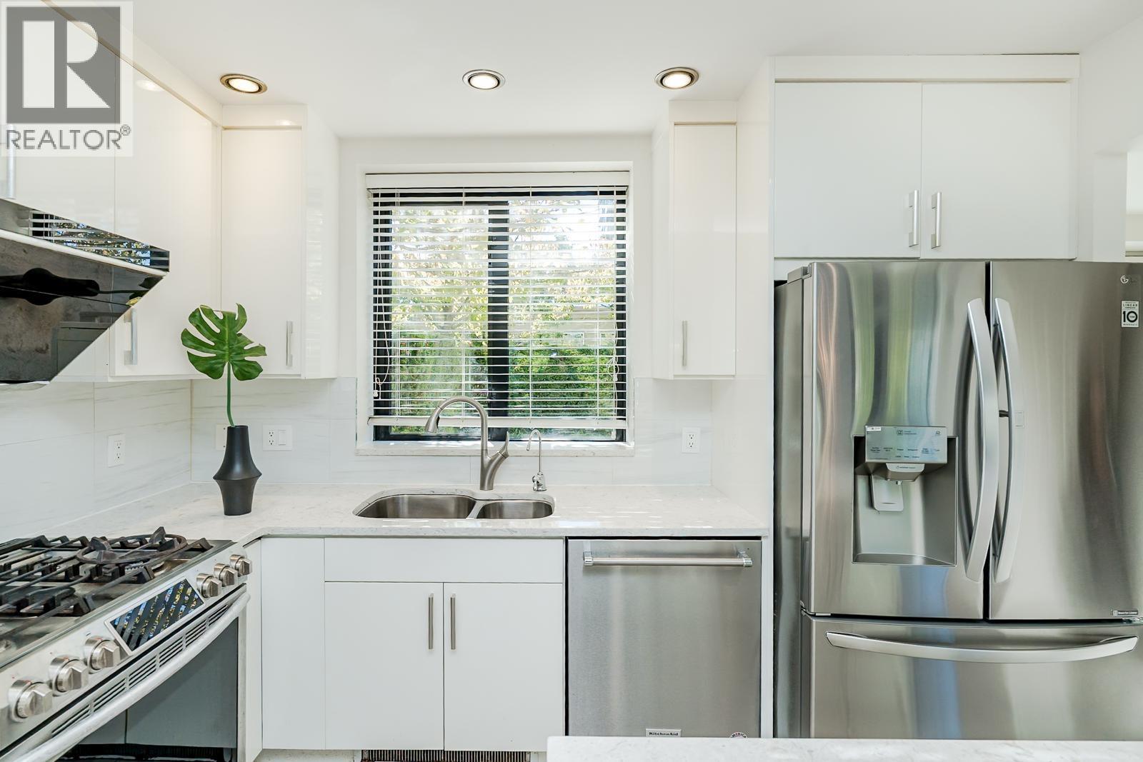 22 6233 KATSURA STREET, Richmond