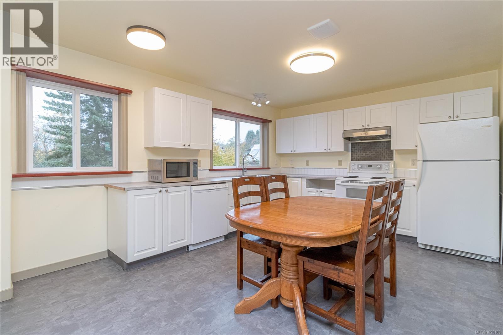 84 Lakeview Ave, Lake Cowichan