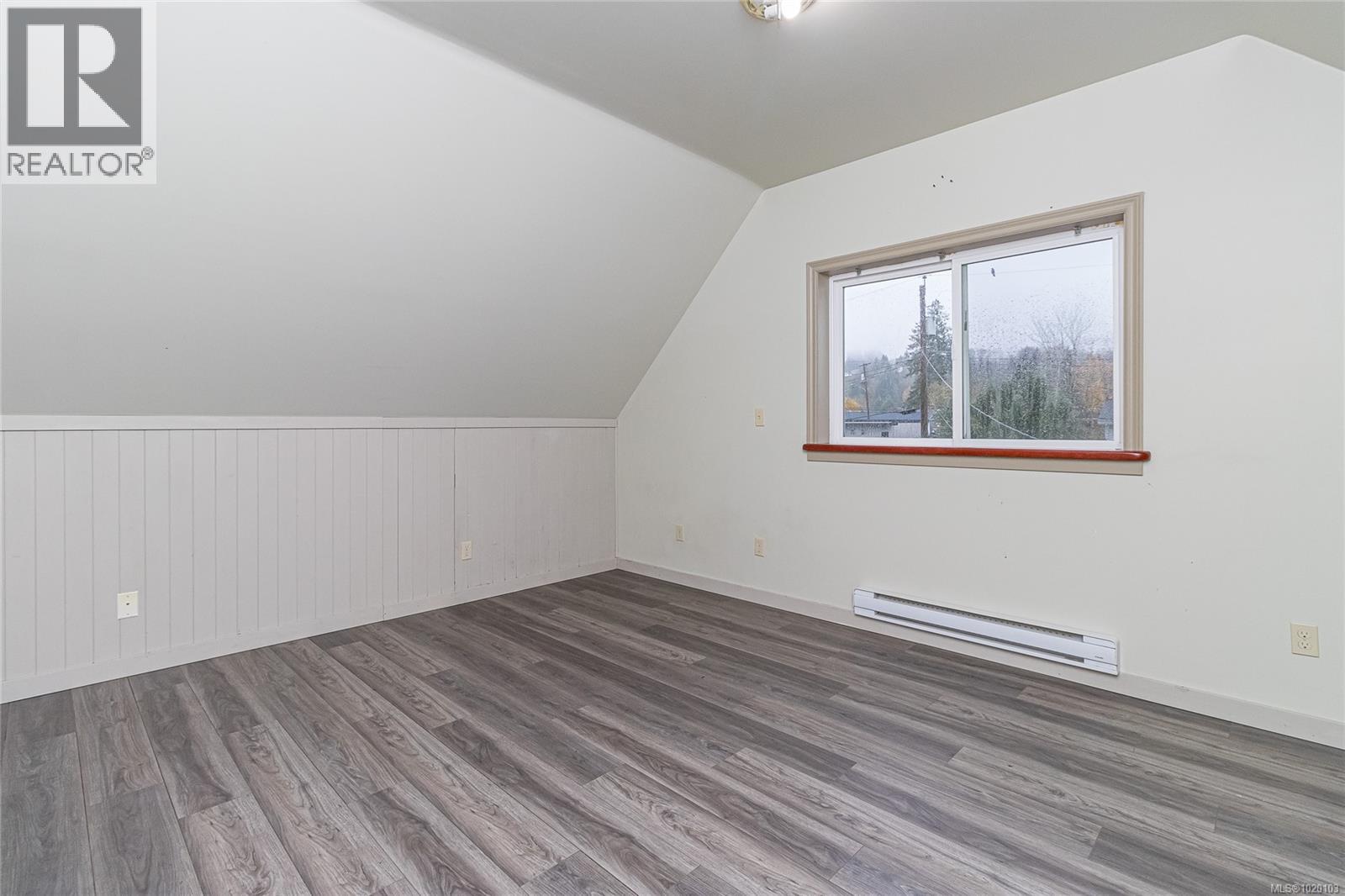 84 Lakeview Ave, Lake Cowichan