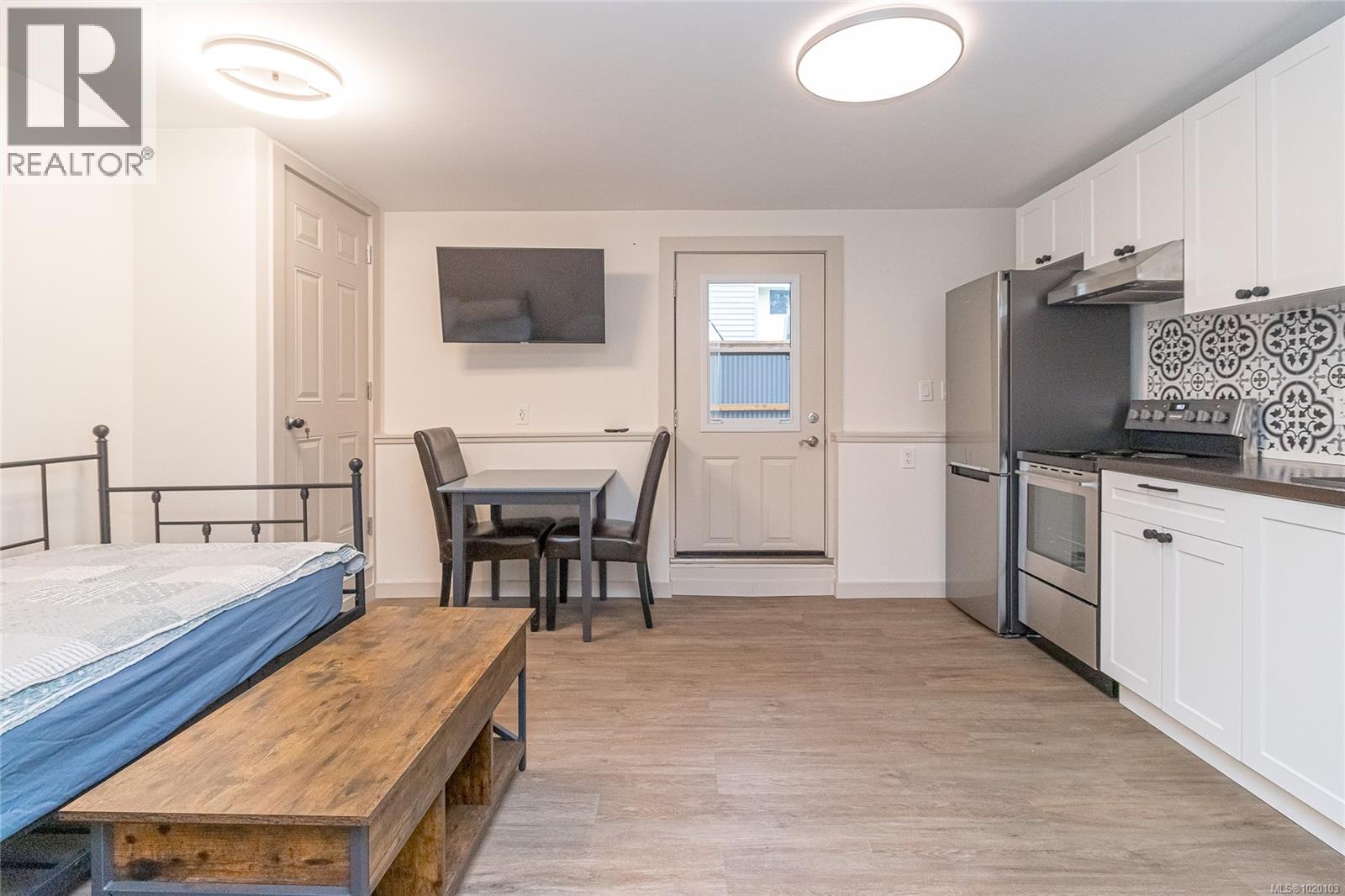 84 Lakeview Ave, Lake Cowichan