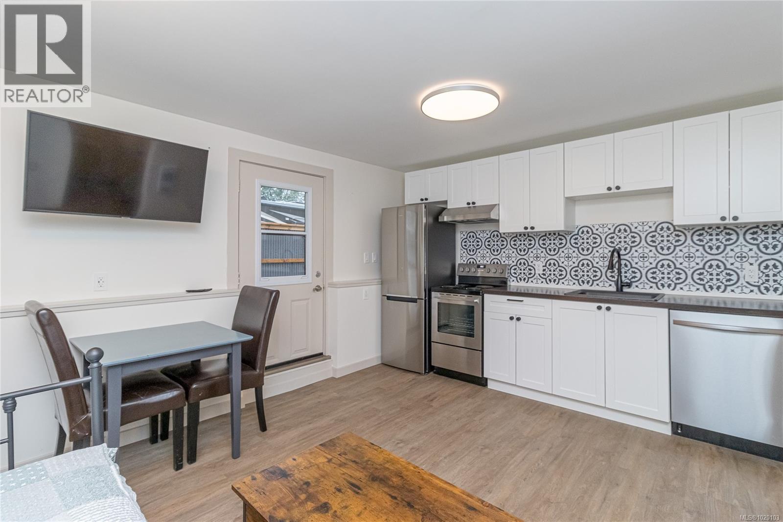 84 Lakeview Ave, Lake Cowichan