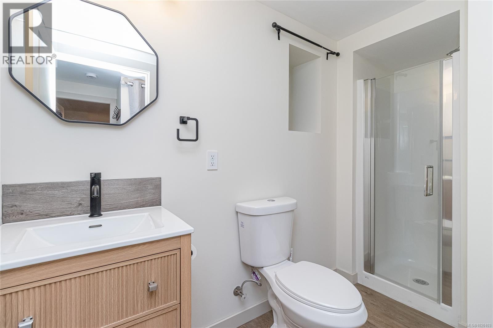 84 Lakeview Ave, Lake Cowichan