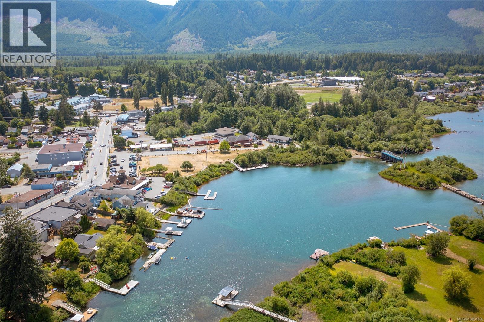 84 Lakeview Ave, Lake Cowichan