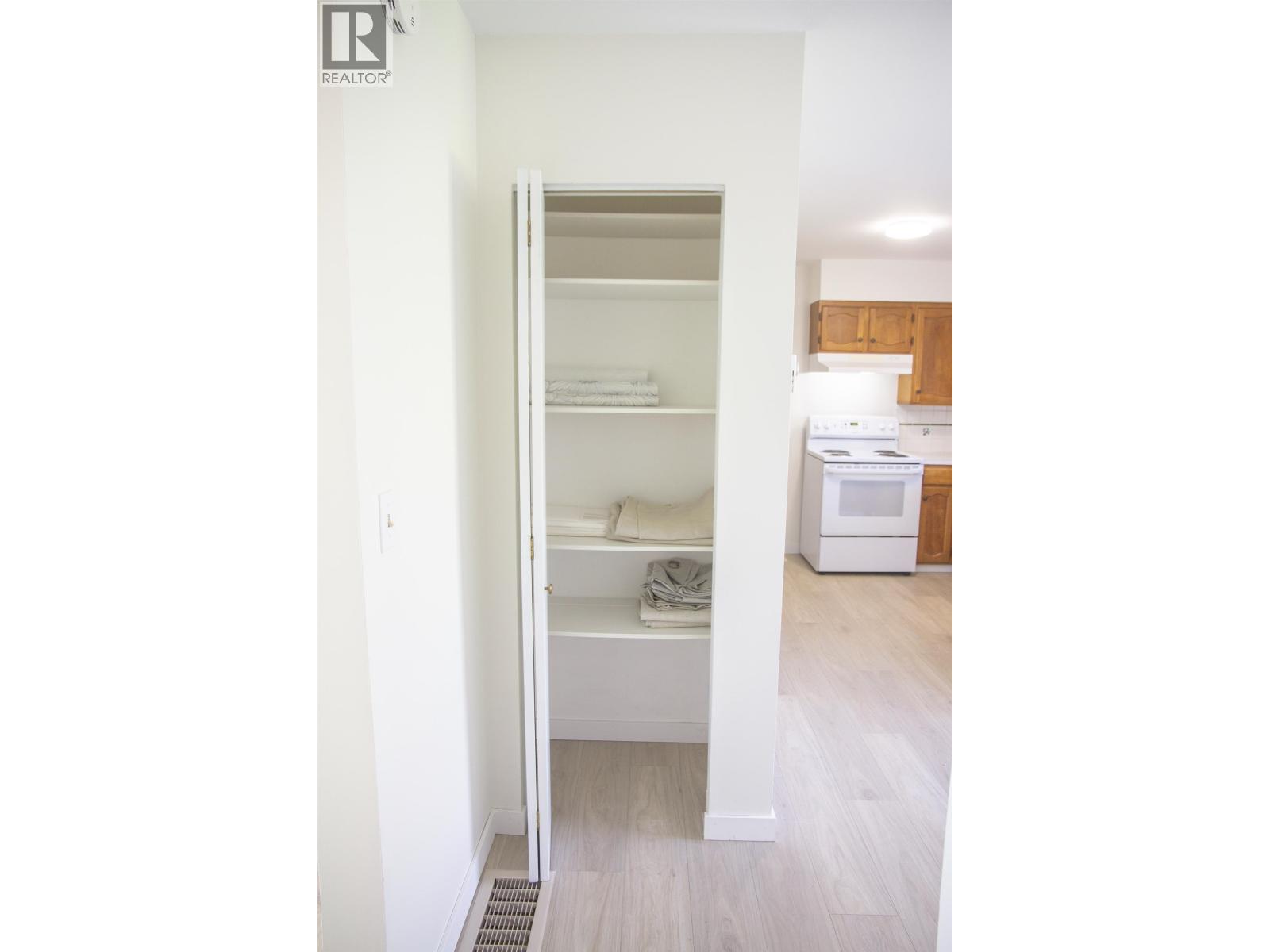 4781 LAUREL AVENUE, Sechelt