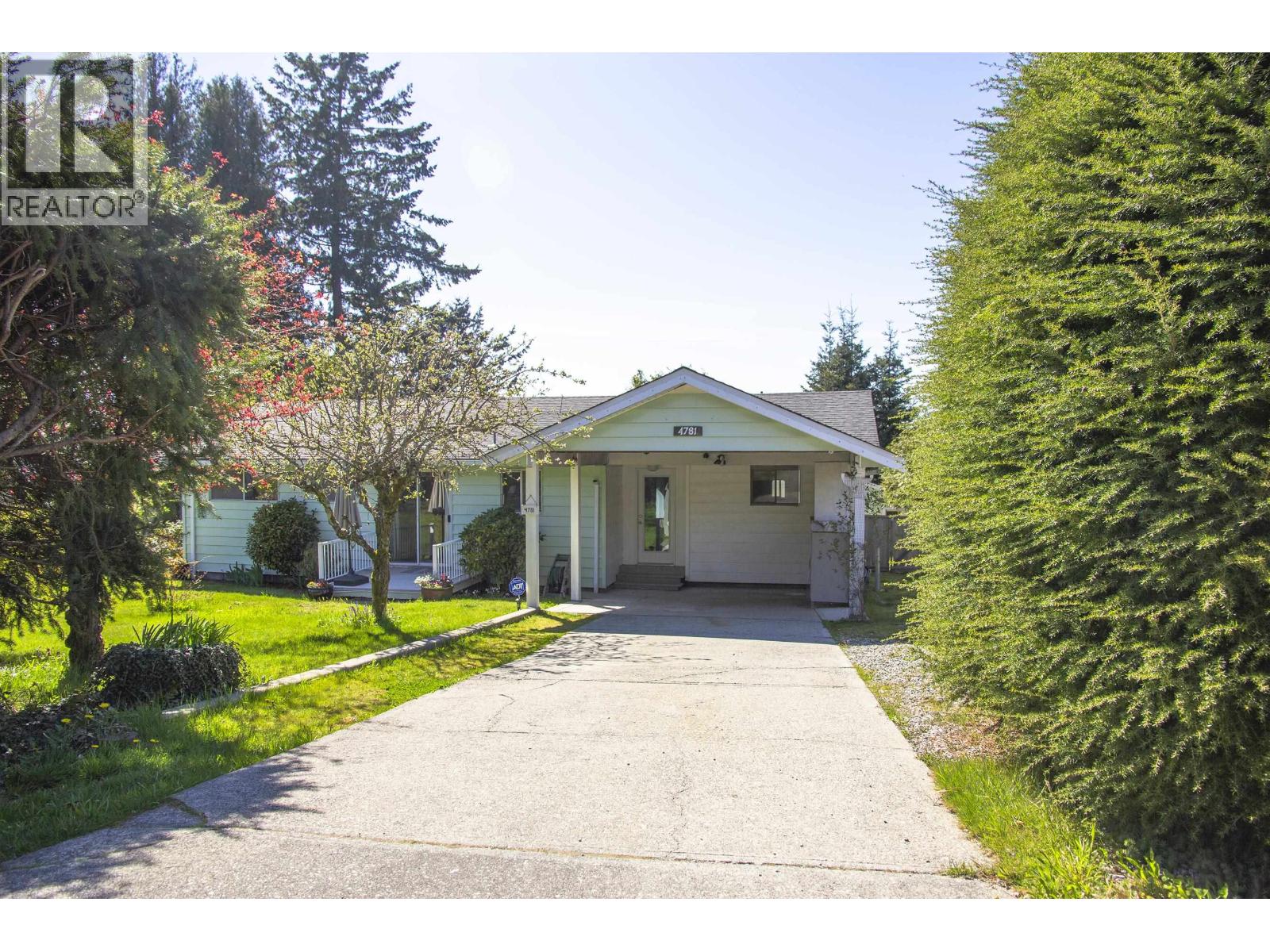 4781 LAUREL AVENUE, Sechelt