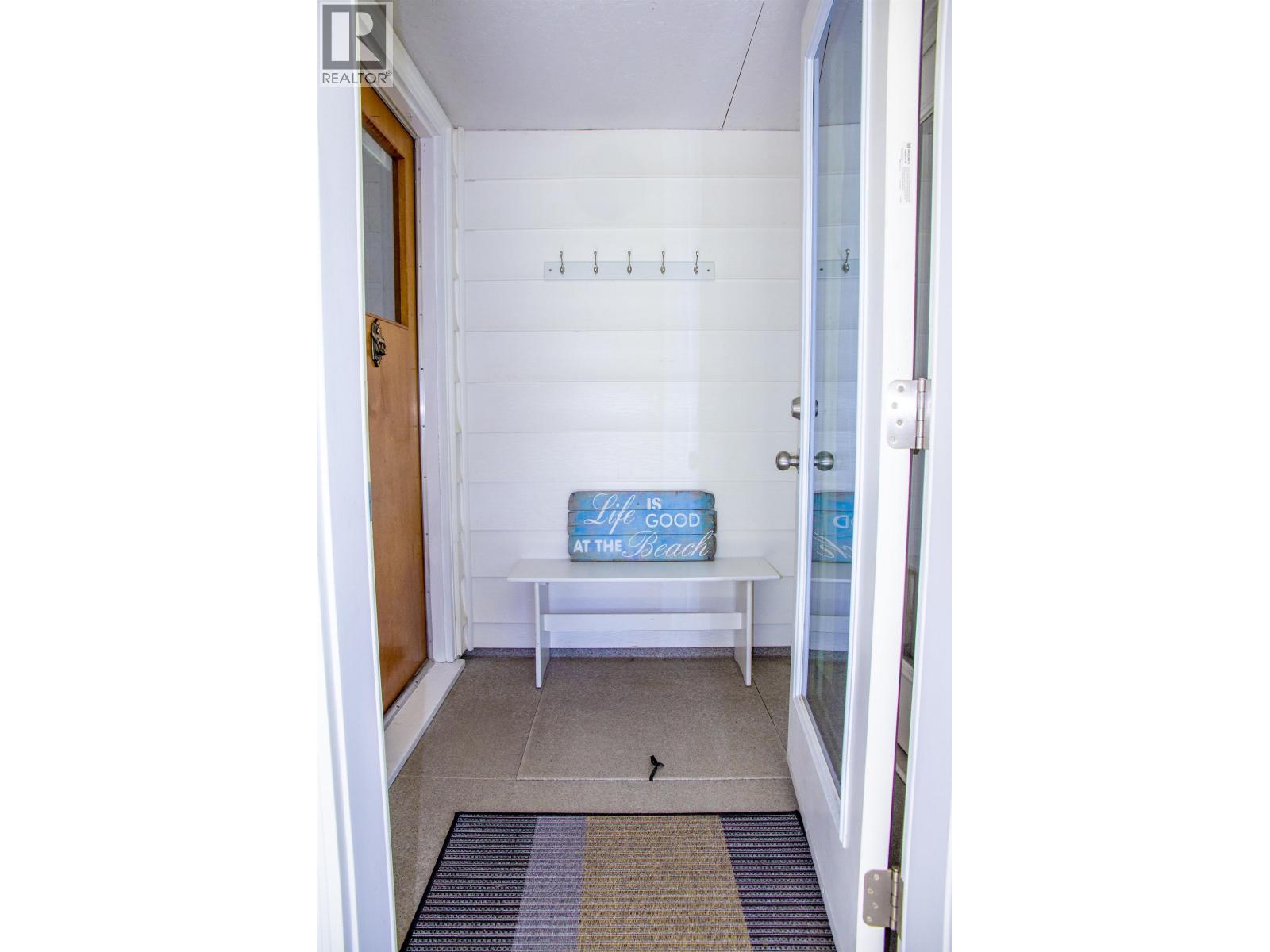 4781 LAUREL AVENUE, Sechelt