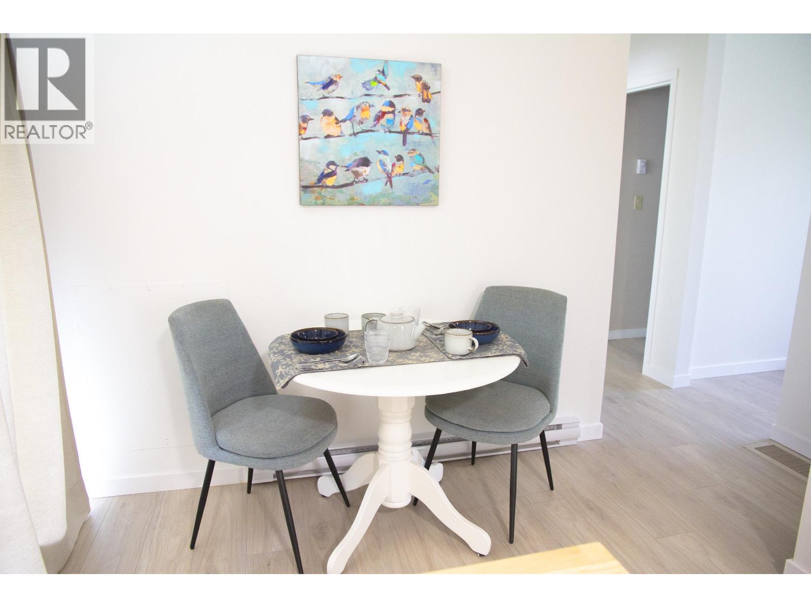 4781 LAUREL AVENUE, Sechelt