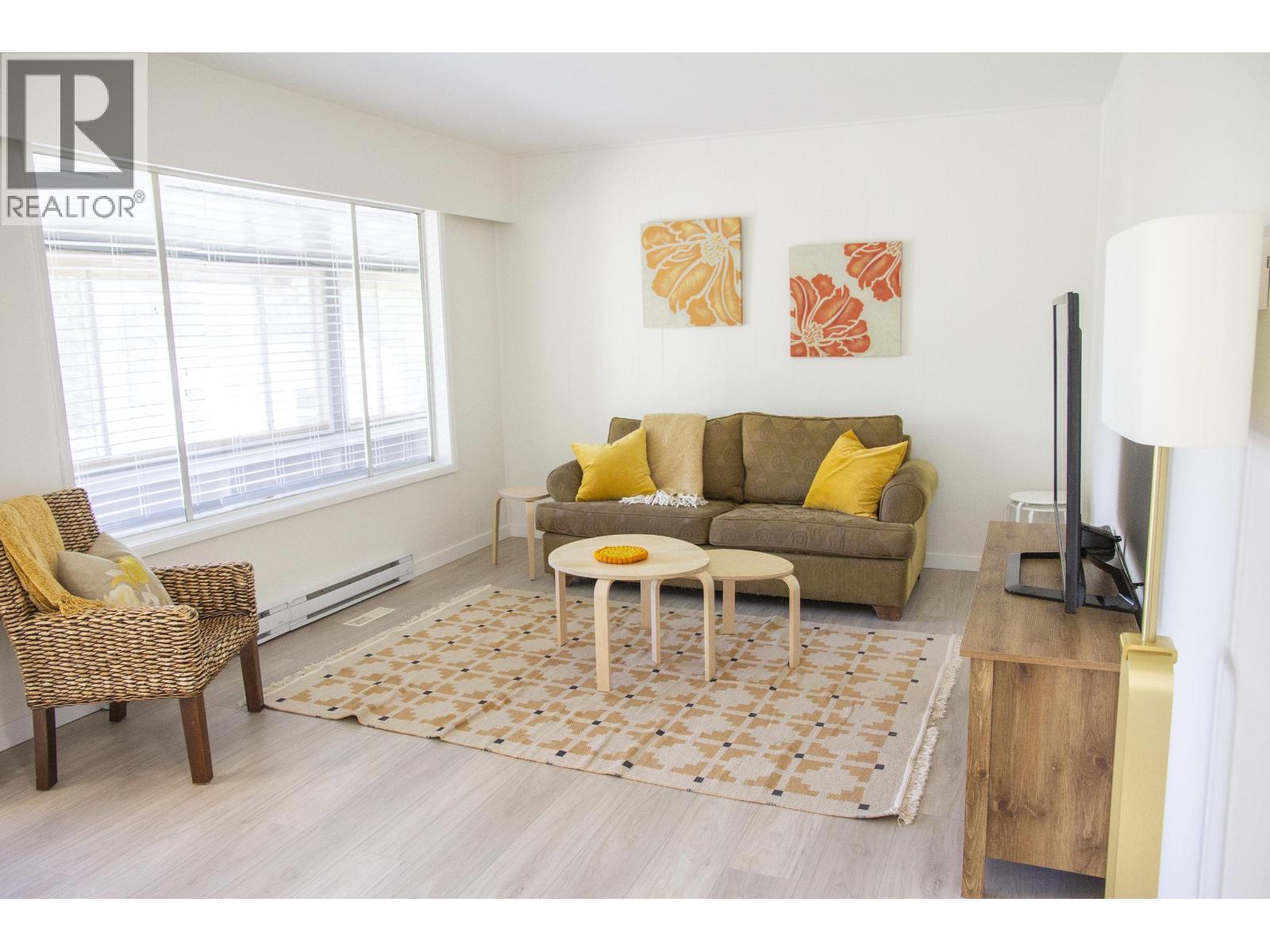 4781 LAUREL AVENUE, Sechelt