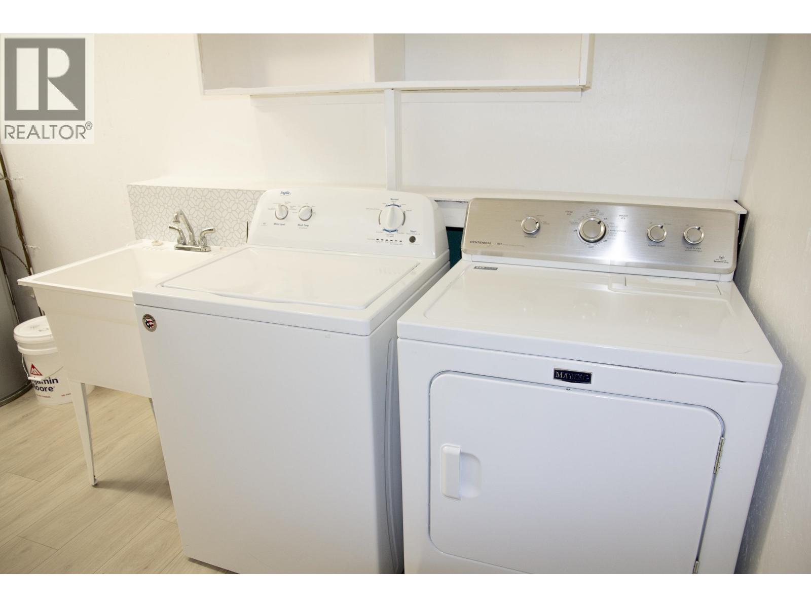 4781 LAUREL AVENUE, Sechelt