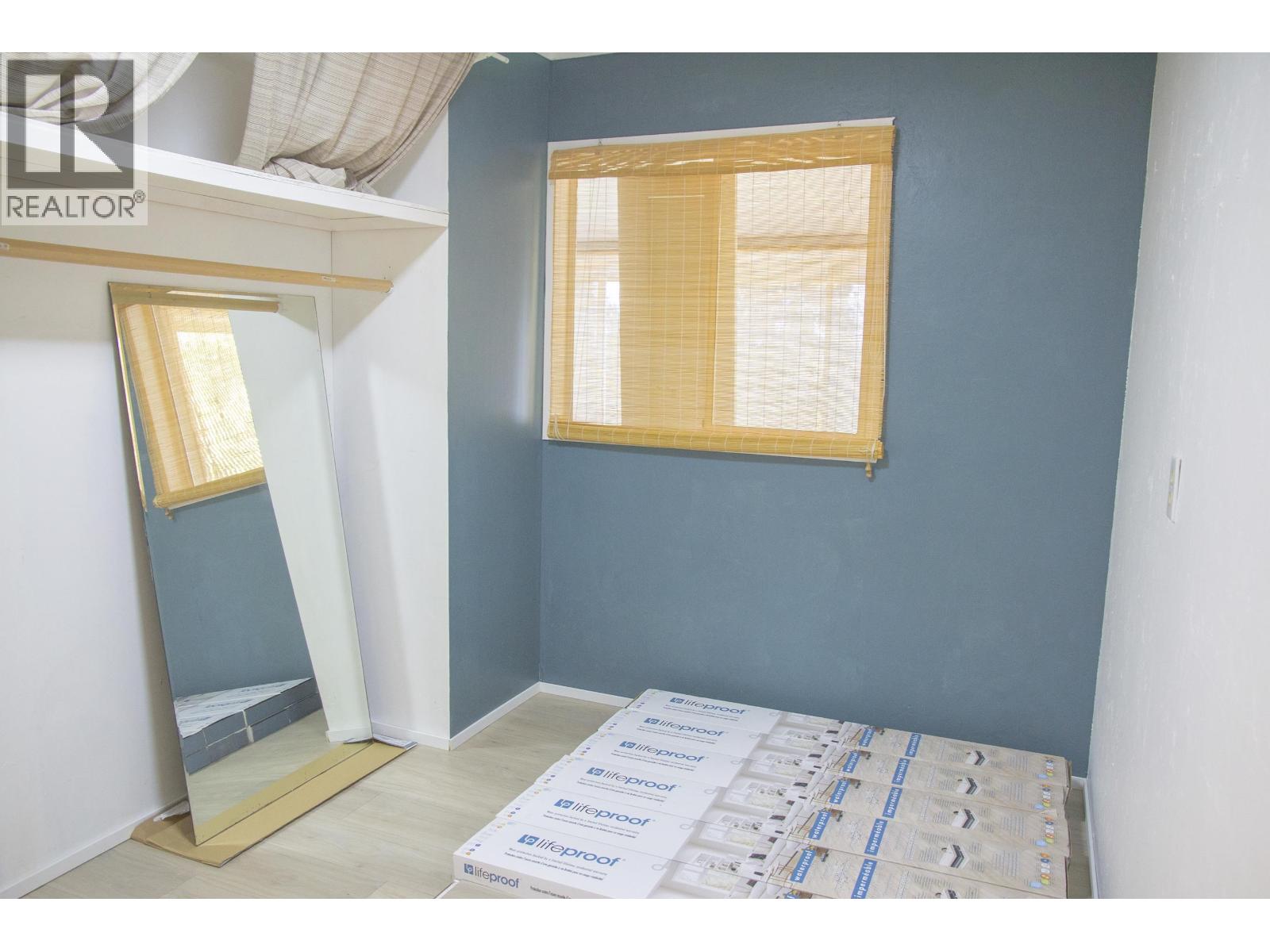 4781 LAUREL AVENUE, Sechelt