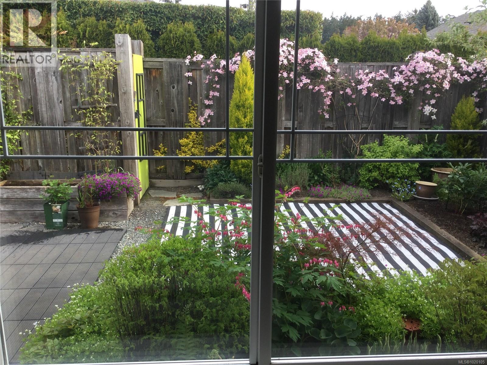 1967 POLO PARK Crt, Central Saanich