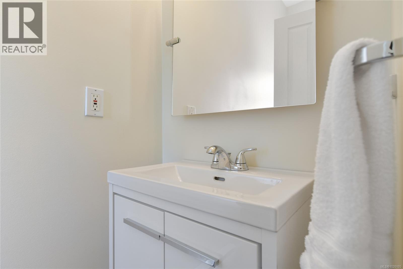 1967 POLO PARK Crt, Central Saanich