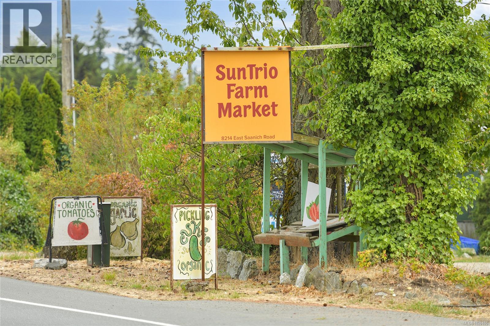 1967 POLO PARK Crt, Central Saanich