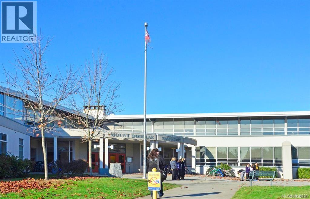 45 3987 Gordon Head Rd, Saanich