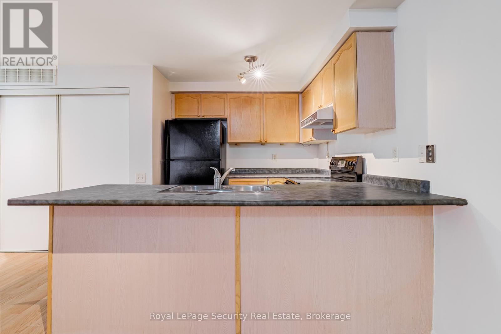 #137 760 LAWRENCE AVENUE W - 11