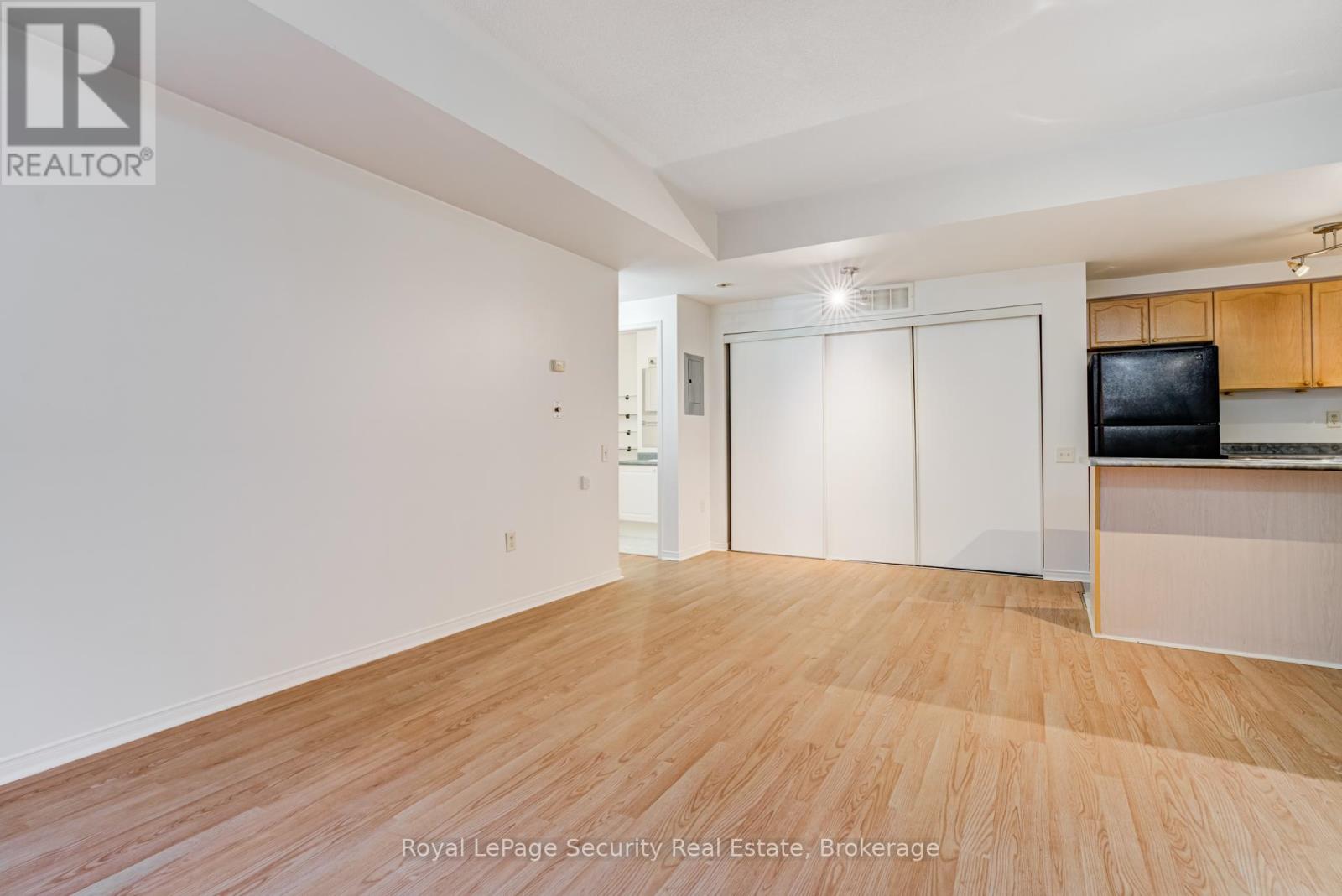 #137 760 LAWRENCE AVENUE W - 16