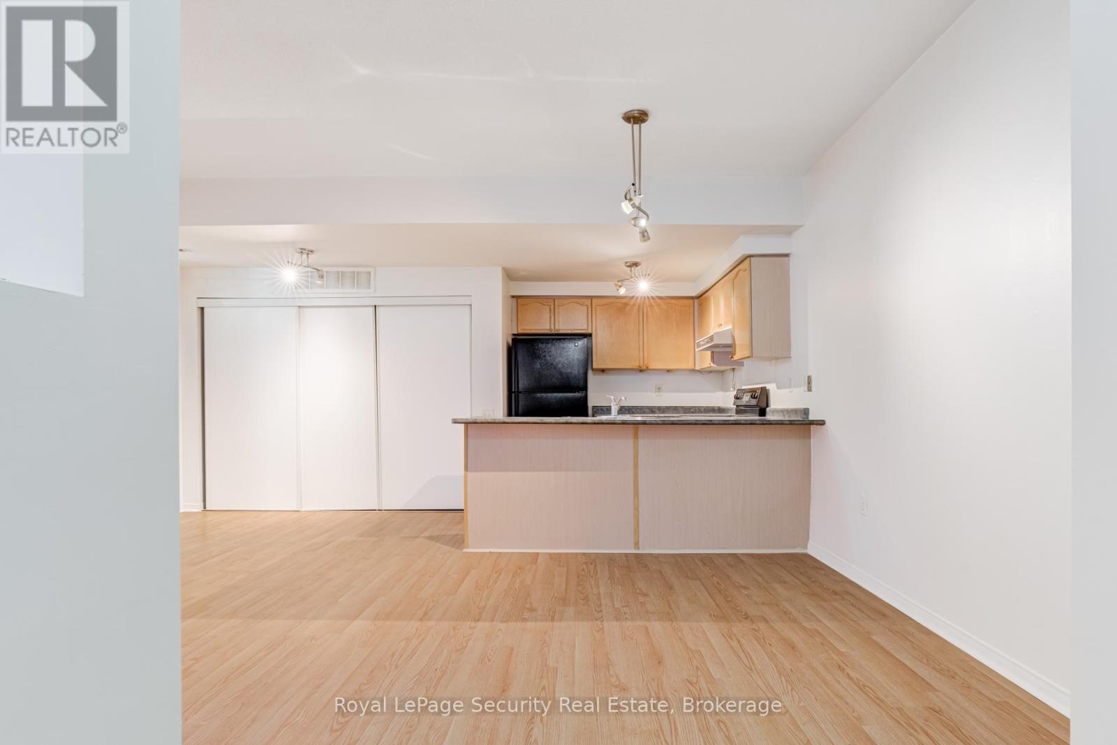 #137 760 LAWRENCE AVENUE W - 8