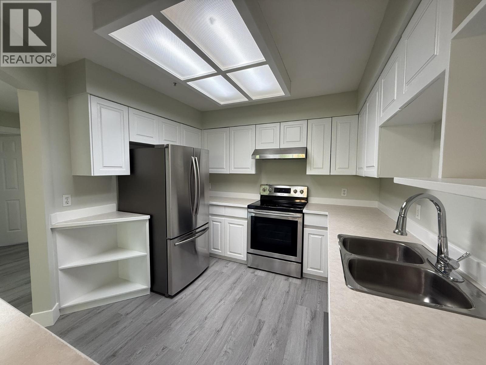 206 1955 SUFFOLK AVENUE, Port Coquitlam