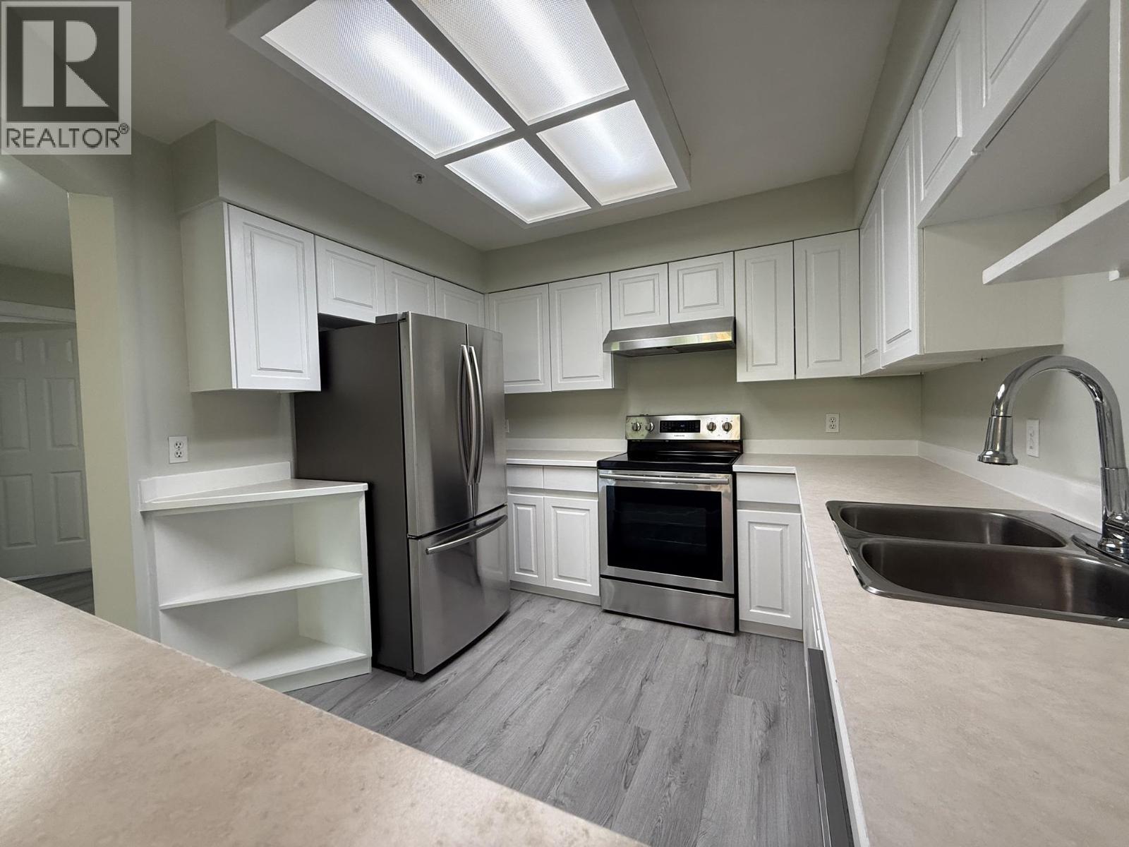 206 1955 SUFFOLK AVENUE, Port Coquitlam