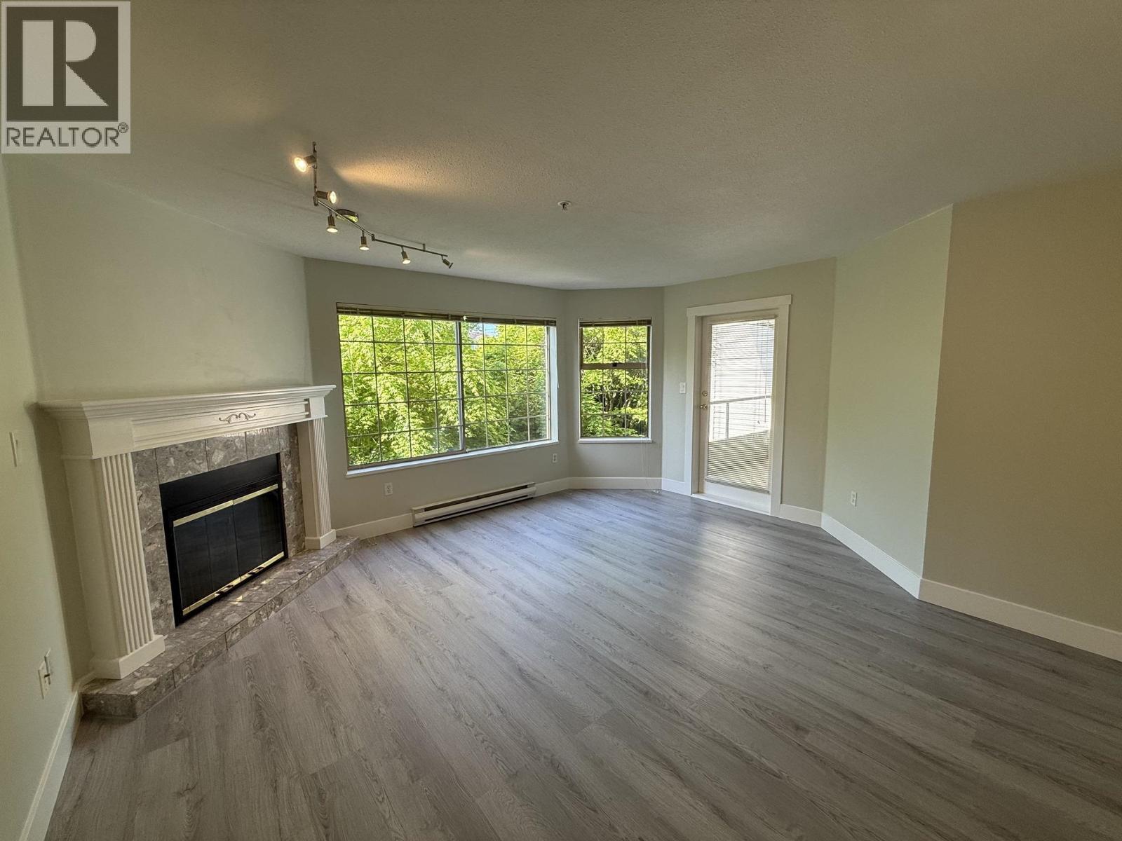 206 1955 SUFFOLK AVENUE, Port Coquitlam