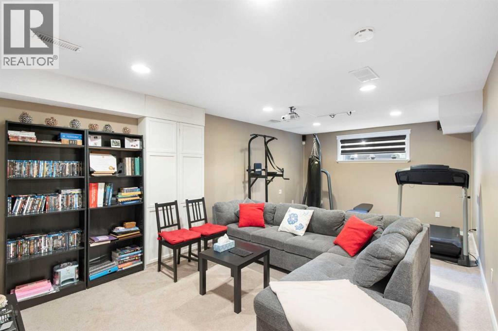 Single Family House for Sale in  Spring Crescent SW Springbank Hill Calgary 