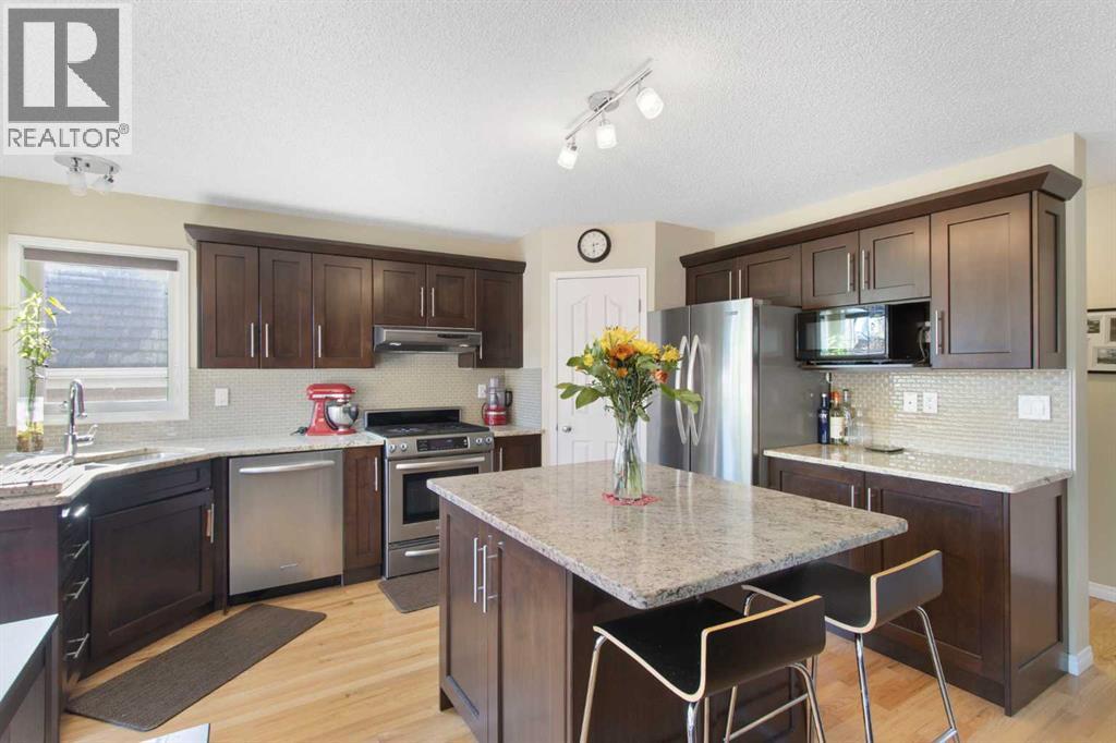 Single Family House for Sale in  Spring Crescent SW Springbank Hill Calgary 