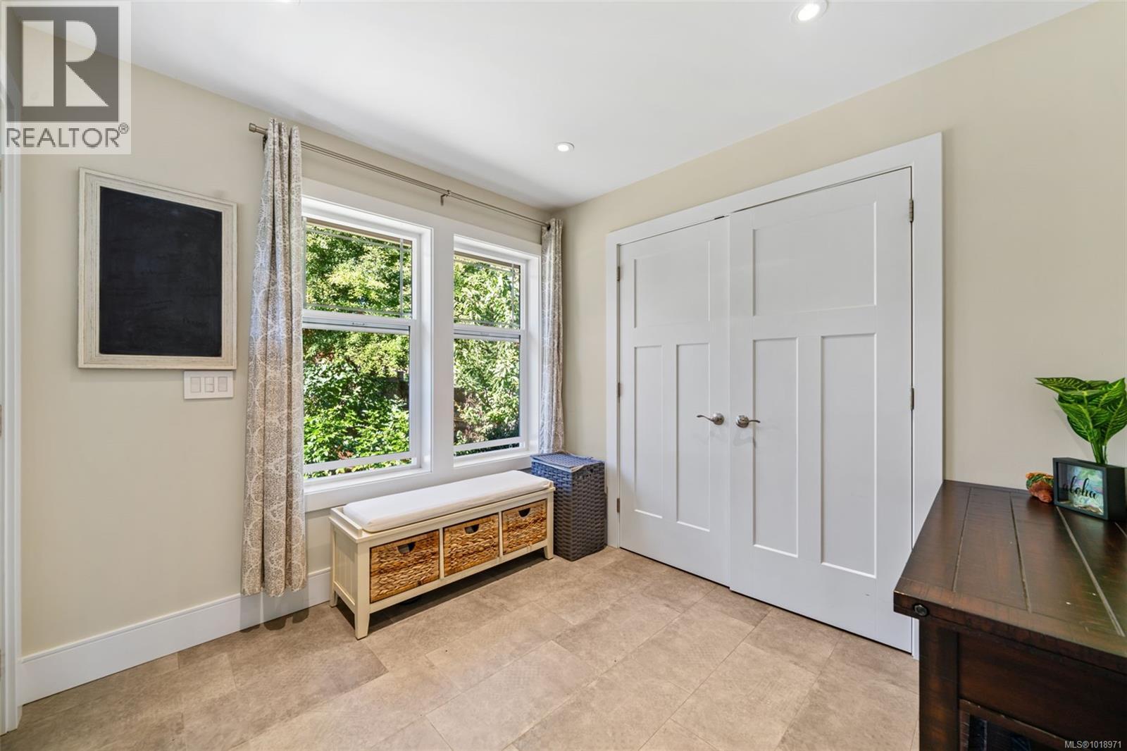  920 Arundel Drive, Saanich