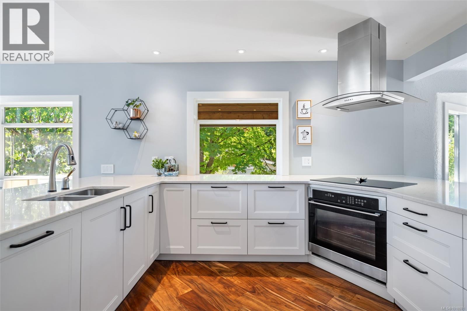  920 Arundel Drive, Saanich