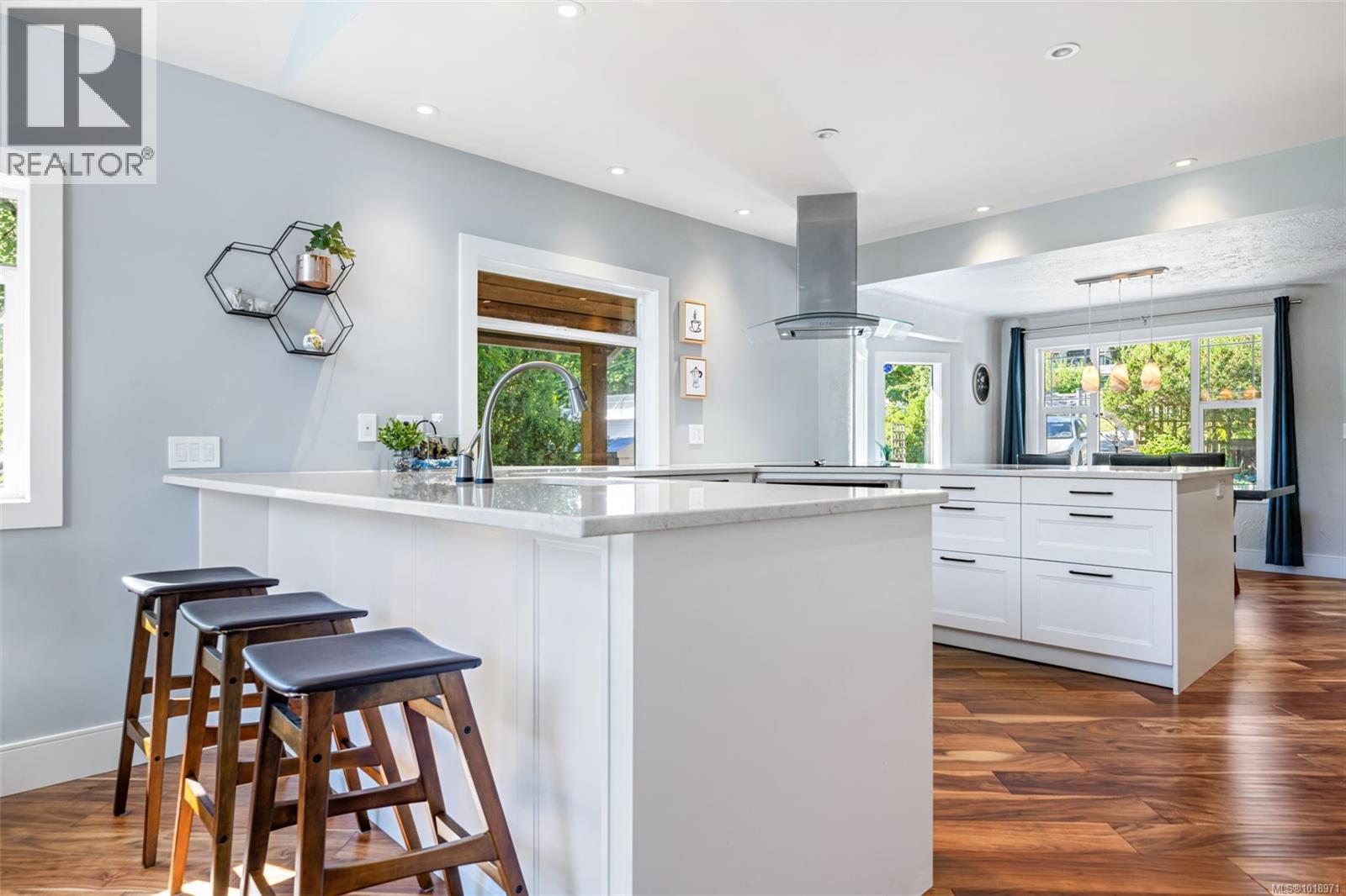  920 Arundel Drive, Saanich