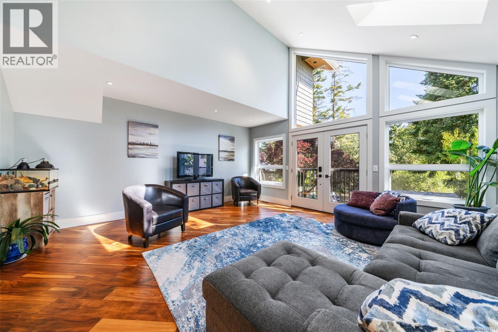  920 Arundel Drive, Saanich