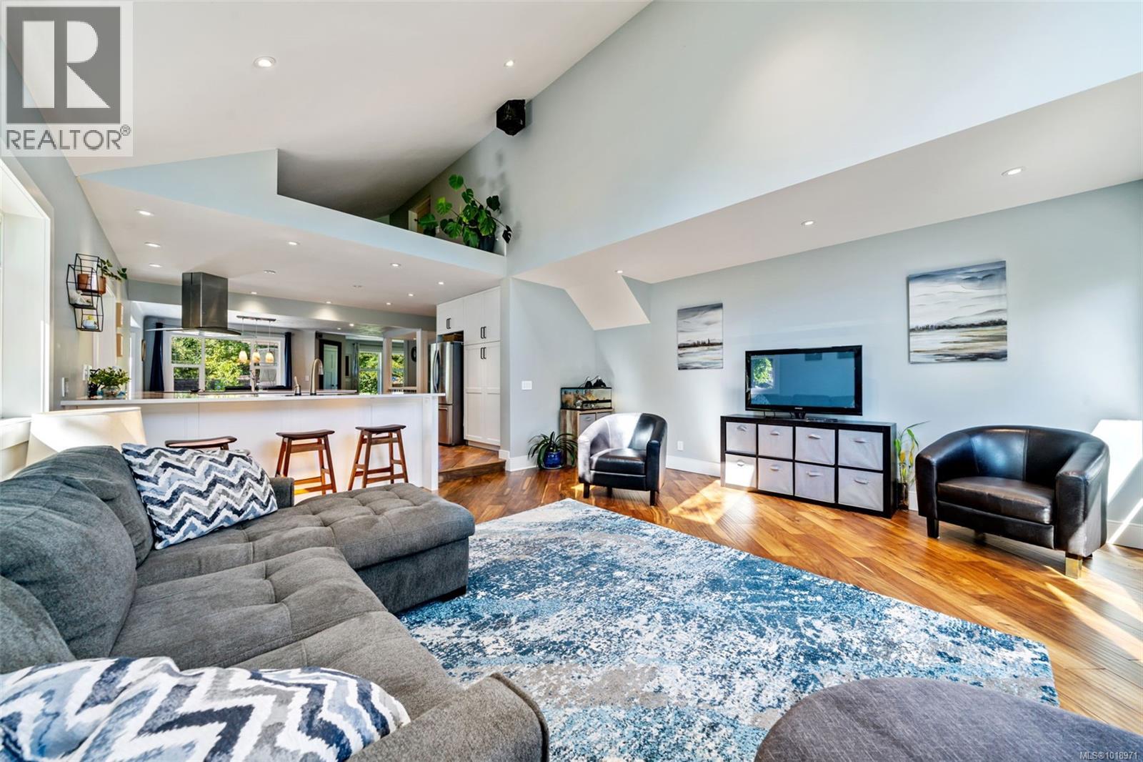  920 Arundel Drive, Saanich