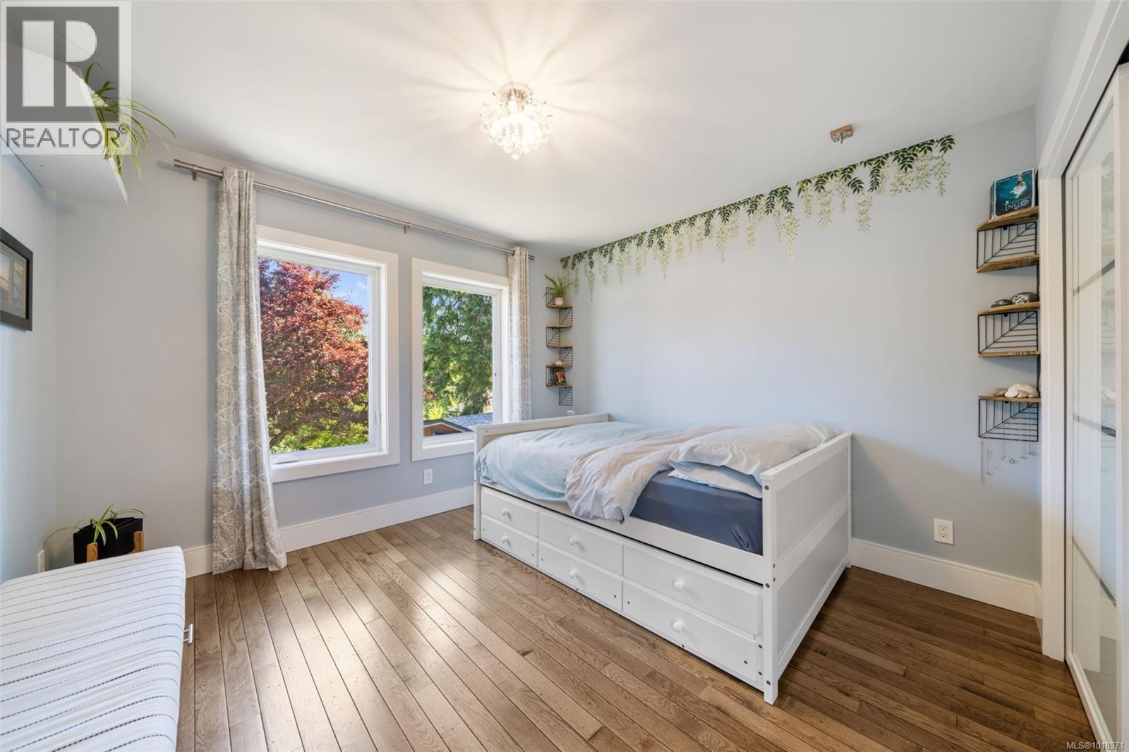  920 Arundel Drive, Saanich