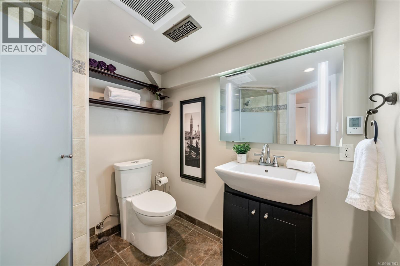  920 Arundel Drive, Saanich