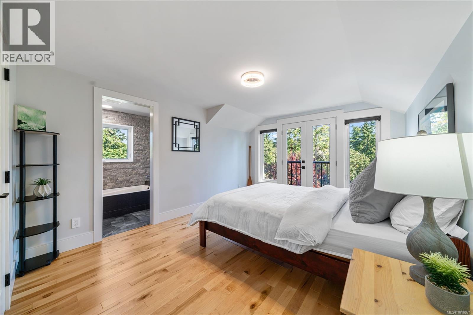  920 Arundel Drive, Saanich