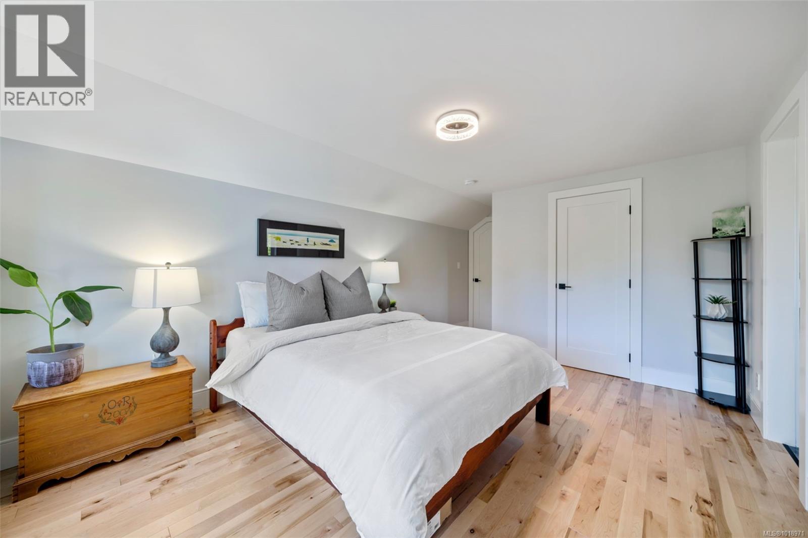  920 Arundel Drive, Saanich