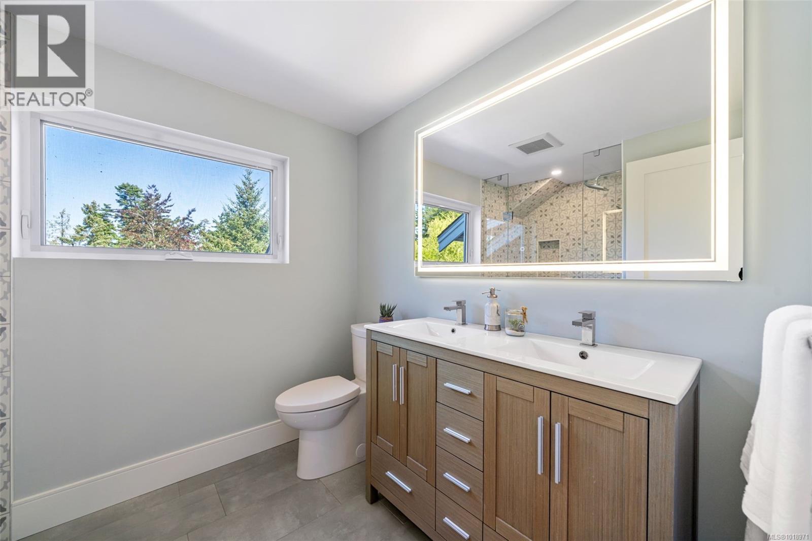  920 Arundel Drive, Saanich