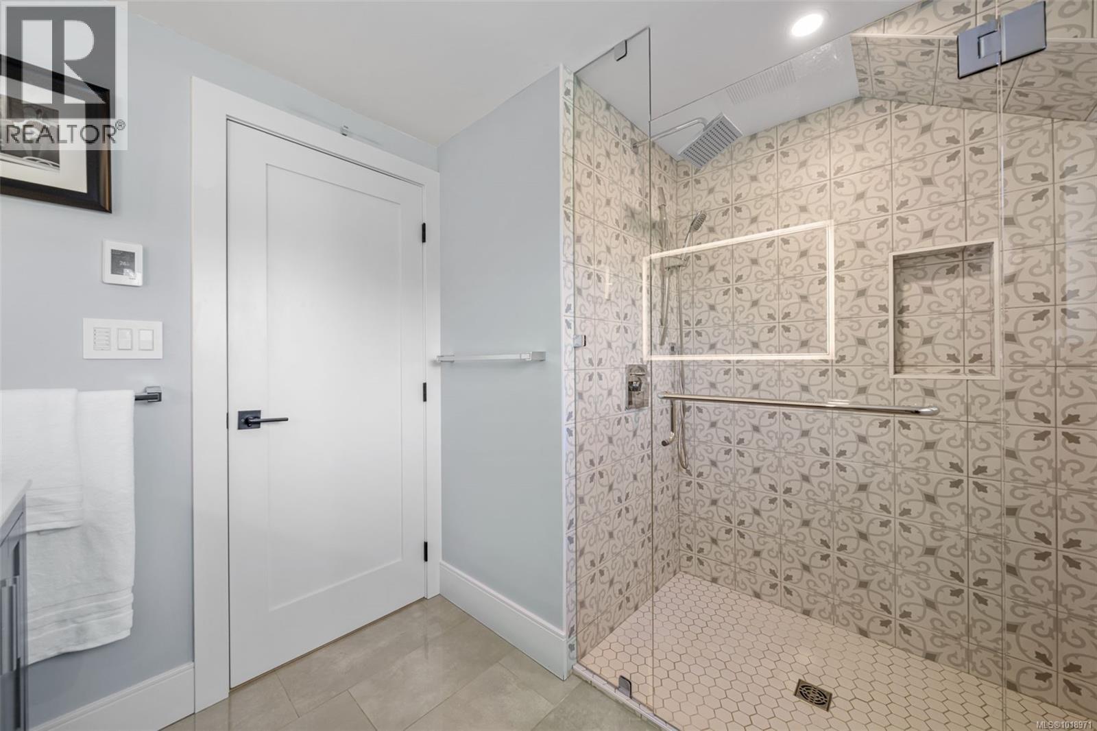  920 Arundel Drive, Saanich