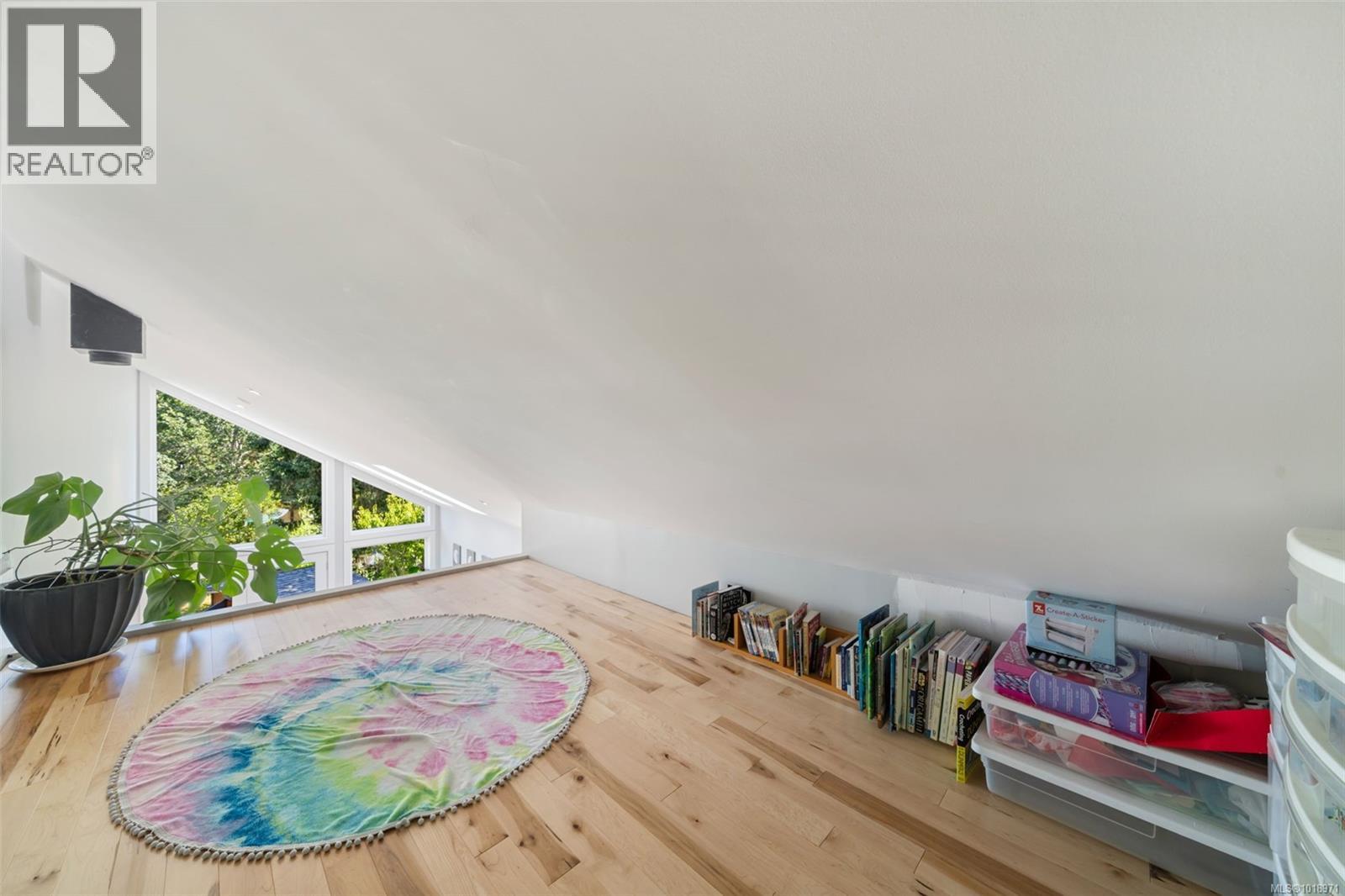  920 Arundel Drive, Saanich